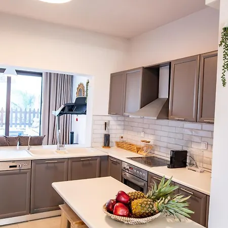 ヴィラ Mykosvilla With Private Pool コス・タウン